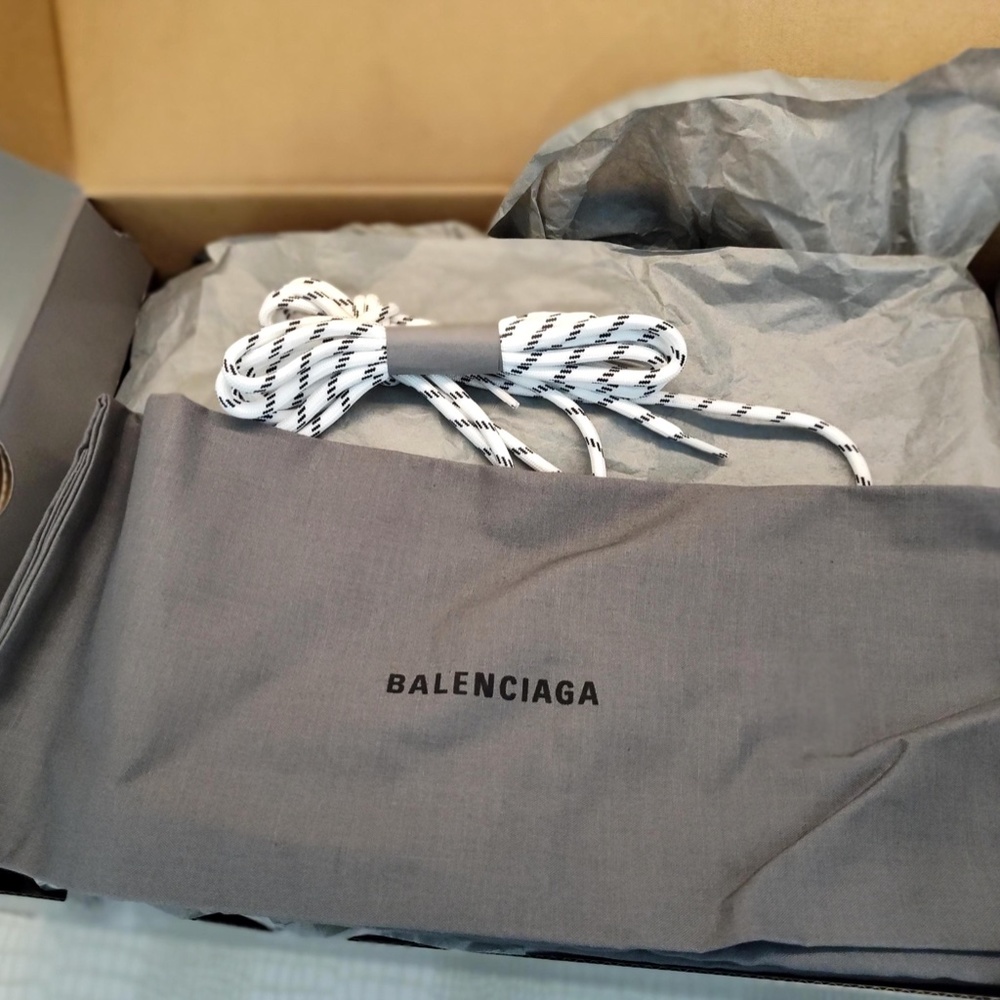 NEW Rare Distressed Look NWT in Box Size 41EU Balenciaga Triple S Triple Black. - Picture 10 of 15